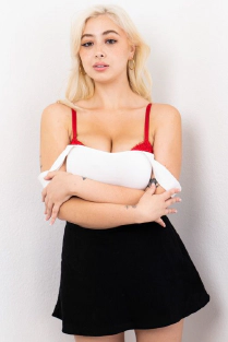 Chloe Surreal's Nude Picture